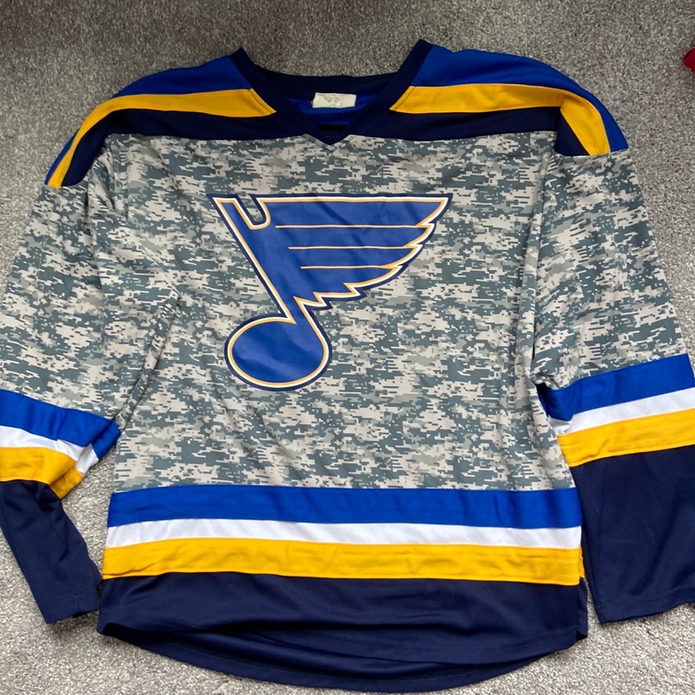 Light camouflage Blues Jersey. Could be worn by men or women